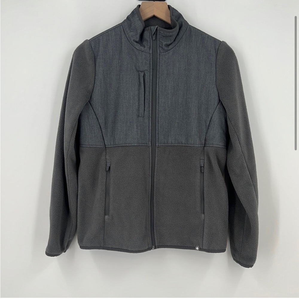 Wear Figs scrub grey jacket size xs ! Loved this jacket !